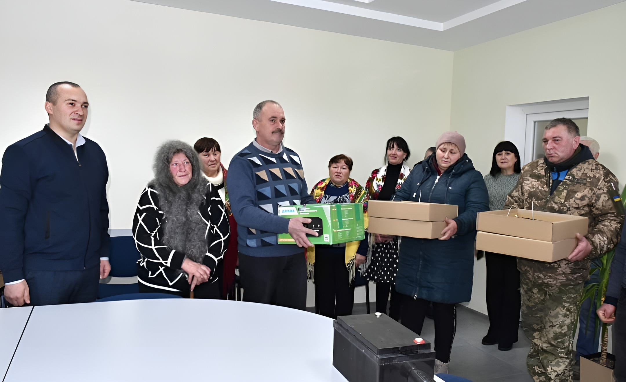 bilshe-sta-tisyach-na-droni-peredala-mati-zagiblogo-voyina-z-vinnichchini---0_f466e0ac