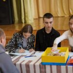 Вінницькі школярі зібрали майже 66 тис. грн на ноші-волокуші для захисників