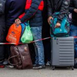 Скільки українців наразі перебувають за кордоном?