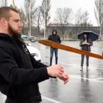 Українець протягнув бородою 2,5-тонний мікроавтобус: подробиці