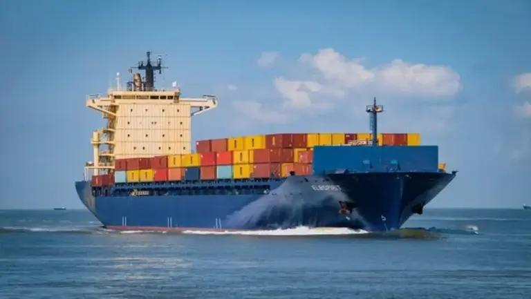 container-ship-6631117_1280-632x356