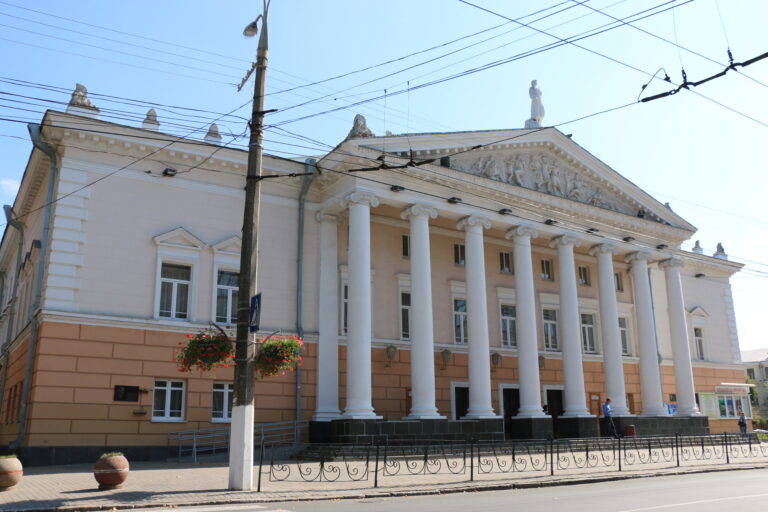Музично-драматичний_театр_ім._М._К._Садовського,_Вінниця,_вул._Театральна_13