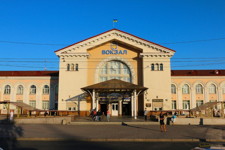 Залізничний_вокзал_Вінниця_площа_Привокзальна,1