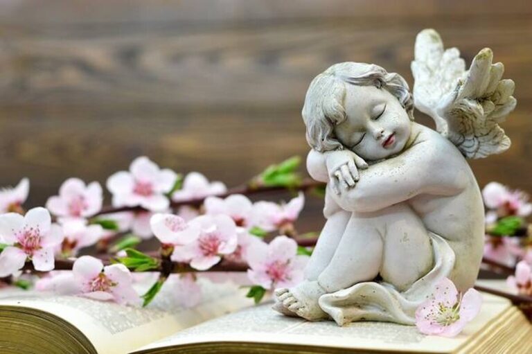 Angel guardian sleeping