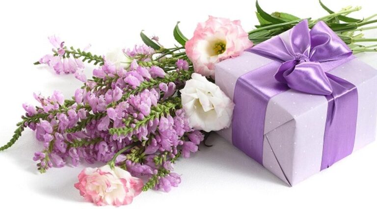 Holidays___International_Womens_Day_Bouquet_of_flowers_and_a_gift_for_a_girl_on_March_8_057125_