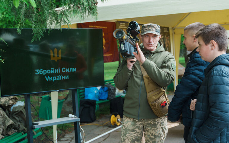 SER03182 головна