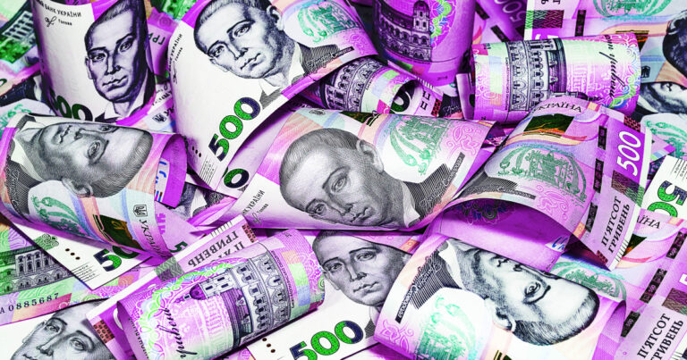 Banknotes of five hundred Ukrainian hryvnia of new design