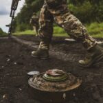 Уряд дозволив бронювати 100% саперів