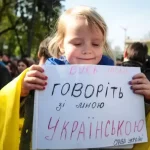 Скільки відсотків українців вважають українську мову рідною?