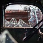 Що робити, якщо обстріл застав в авто: інструкція від ДСНС