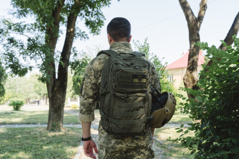 Soldier of Ukrainian Armed Forces returns home