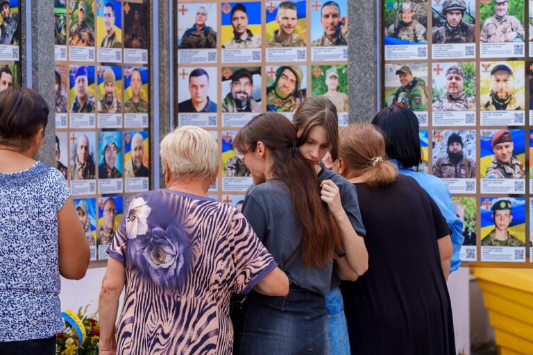 Як вінничани вшановують память загиблих оборонців України?