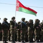 Лукашенко стягує війська на кордон