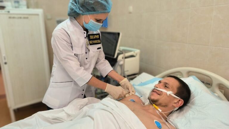 У Дніпрі врятували життя 26-річному військовому з Вінниччини