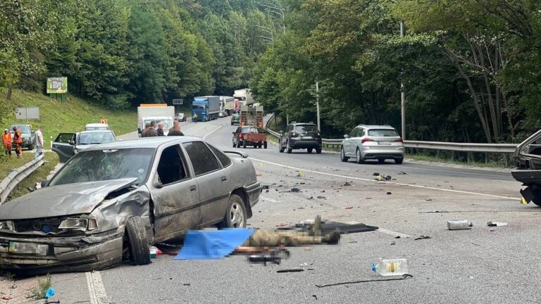 Загинув військовий: на обїзній дорозі Вінниці трапилося смертельне ДТП з трьома автомобілями
