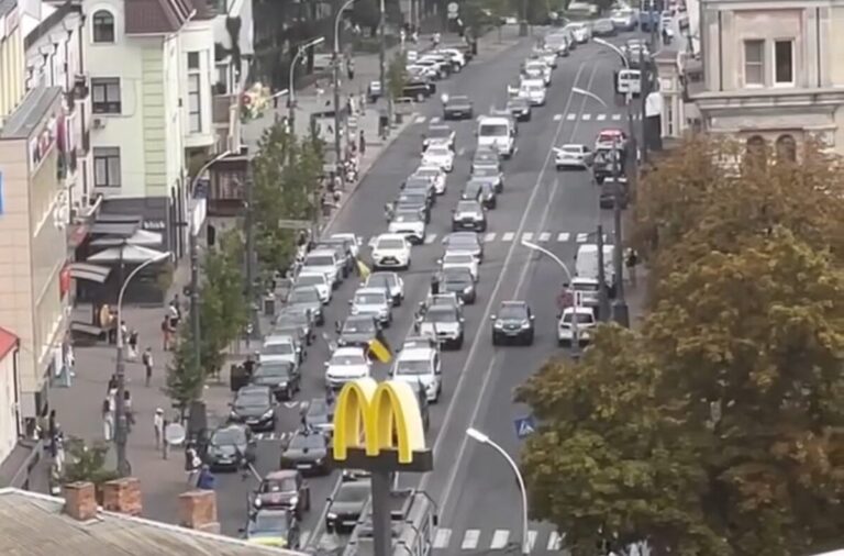 Сотні вінничан вшанували память загиблих воїнів (відео)
