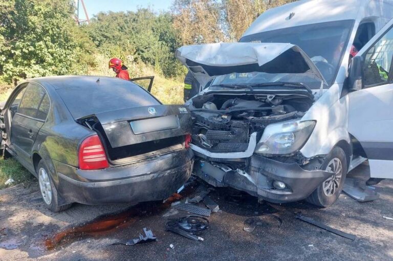 У Вінниці зіштовхнулись чотири автівки: наслідки