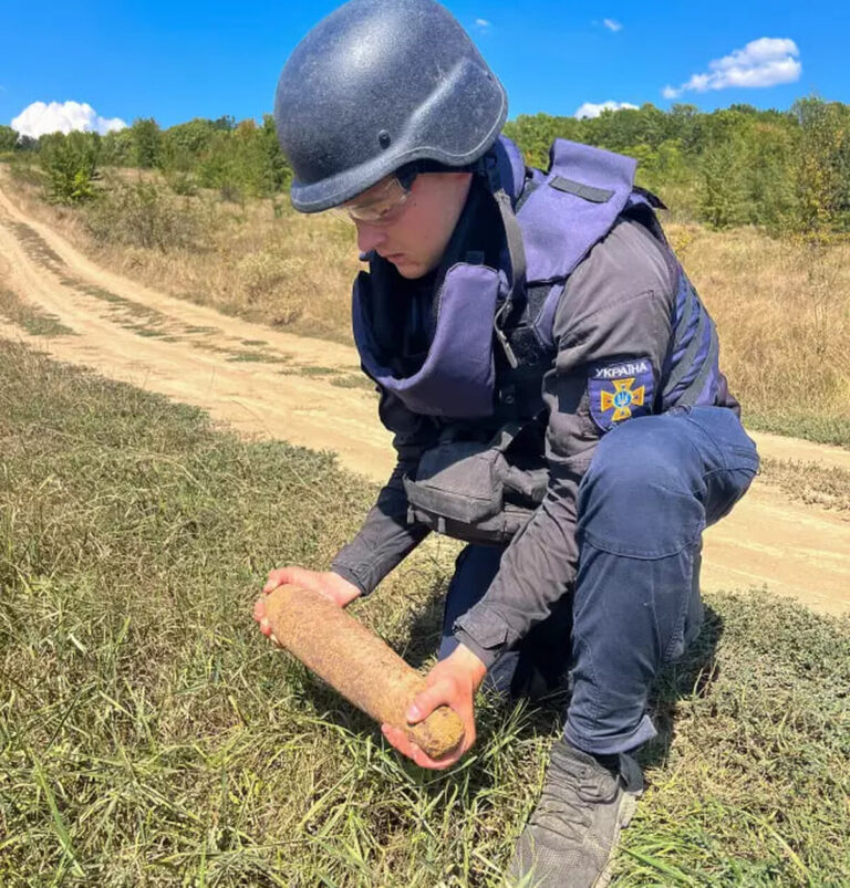 На Вінниччині знищили авіаційну бомбу часів Другої світової (фото)