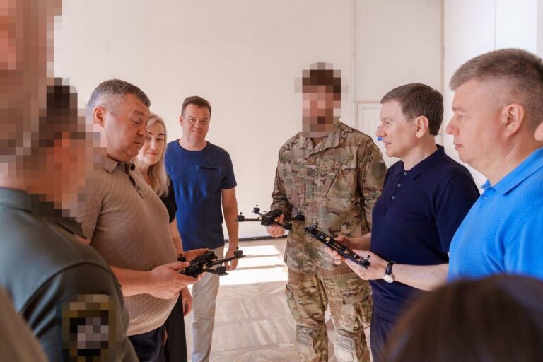 Міжрегіональний координаційний гуманітарний штаб передав військовим двох бригад 400 FPV-дронів, тепловізори та монокуляр