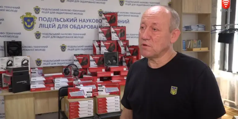Подільський ліцей отримав технічне обладнання від благодійників