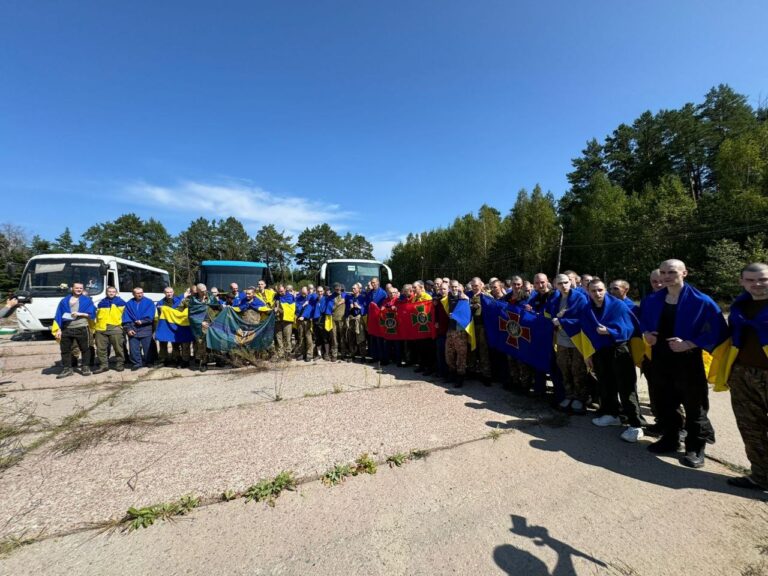 В Україну з російського полону вдалось повернути ще 115 військових (фото)