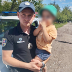 На Вінниччині поліцейський допоміг батькам знайти їхнього 2-річного сина