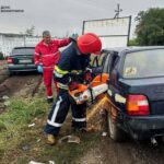 Водія і пасажирку затисло в салоні «Славути» на Вінниччині