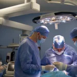 Пошматував пес: вінницькі хірурги відновили обличчя чоловіку (фото)