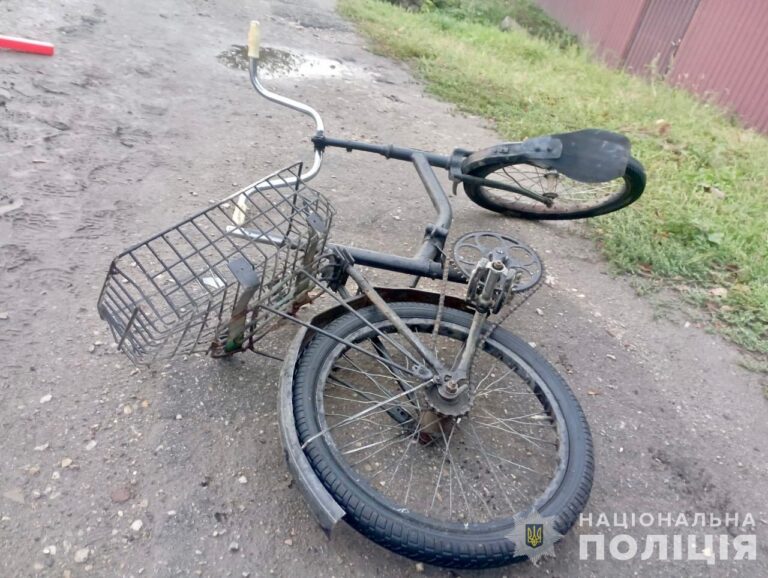 На Вінниччині 68-річний велосипедист потрапив під колеса авто: деталі