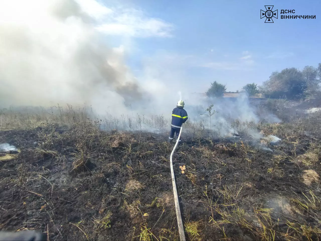 Рятувальники бють на сполох: на Вінниччині минулої доби погасили 32 пожежі