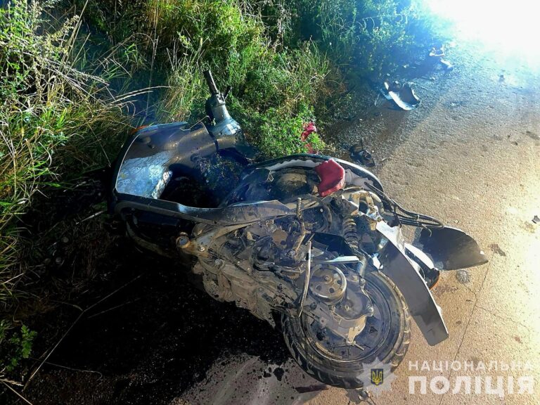 Збив двох жінок і втік: на Вінниччині водій на «Мерседесі» скоїв ДТП