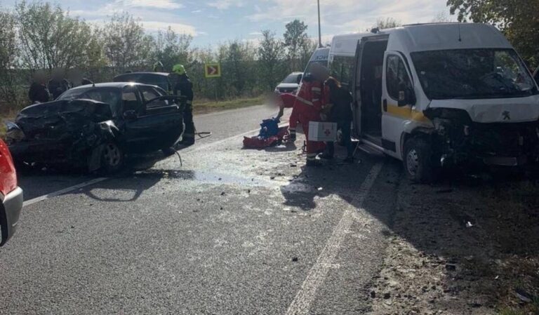 На Вінниччині мікроавтобус для перевезення людей з інвалідністю потрапив у ДТП: подробиці