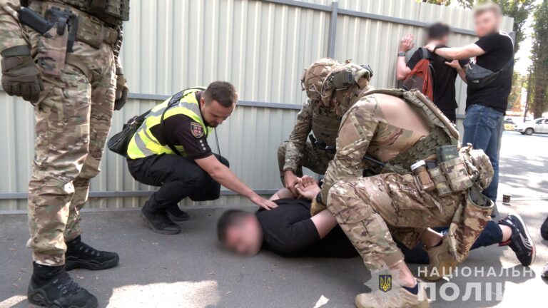Троє вінничан влаштовували ухилянтам «легкий» рейс в Молдову та Польщу (фото і відео)