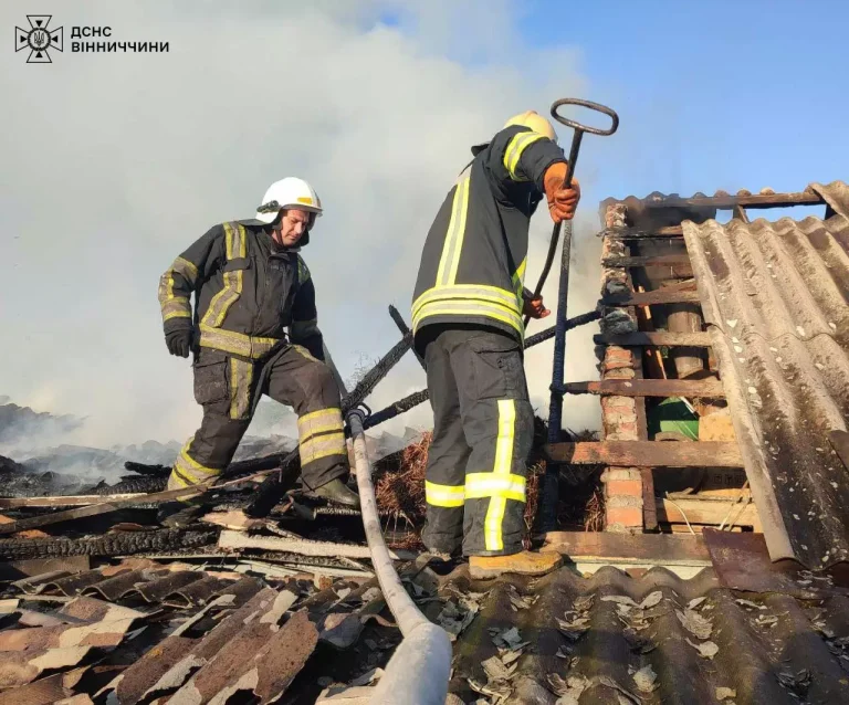 На Вінниччині через коротке замикання згоріли два будинки