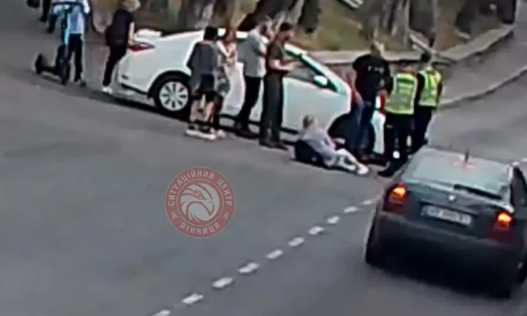У центрі Вінниці трапилася аварія: є постраждалі (фото та відео)
