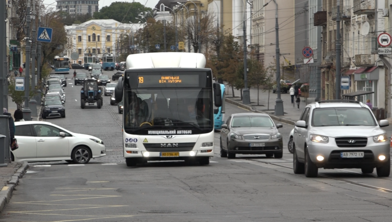 У Вінниці зявилися 6 нових муніципальних автобусів: на яких маршрутах вони їздитимуть