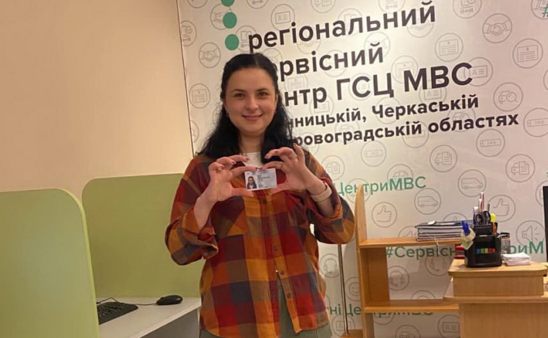 У Вінниці переселенка з Чорнобаївки отримала права, щоб кермувати бензовозом
