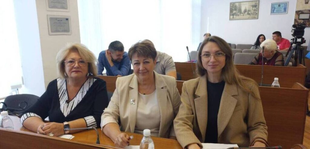 Підтримка ЗСУ, будівництво фортифікацій, зелена енергетика та міський транспорт: ключові рішення сесії ВМР
