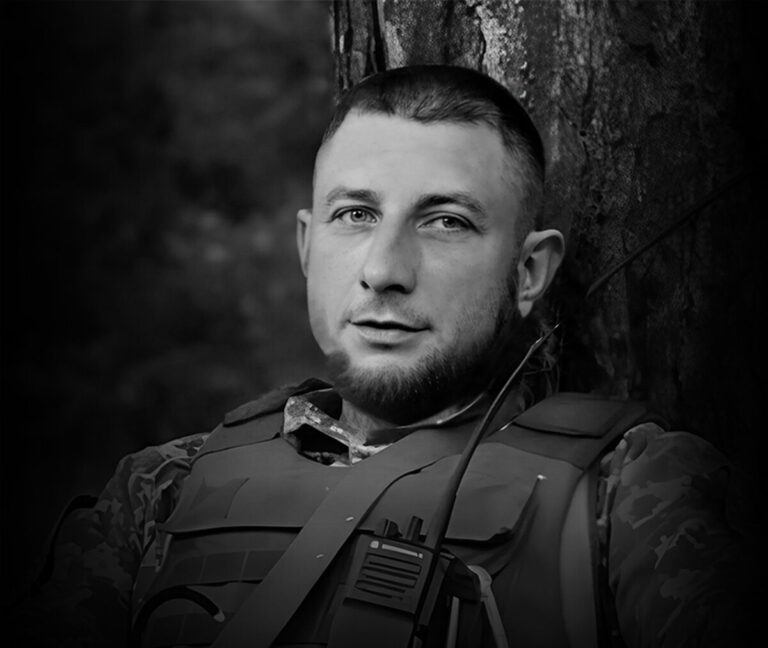 Сьогодні Вінниця проводжає в останню путь воїна-добровольця Олександра Дьяченка