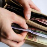 У жовтні українці отримають меншу зарплату: причина