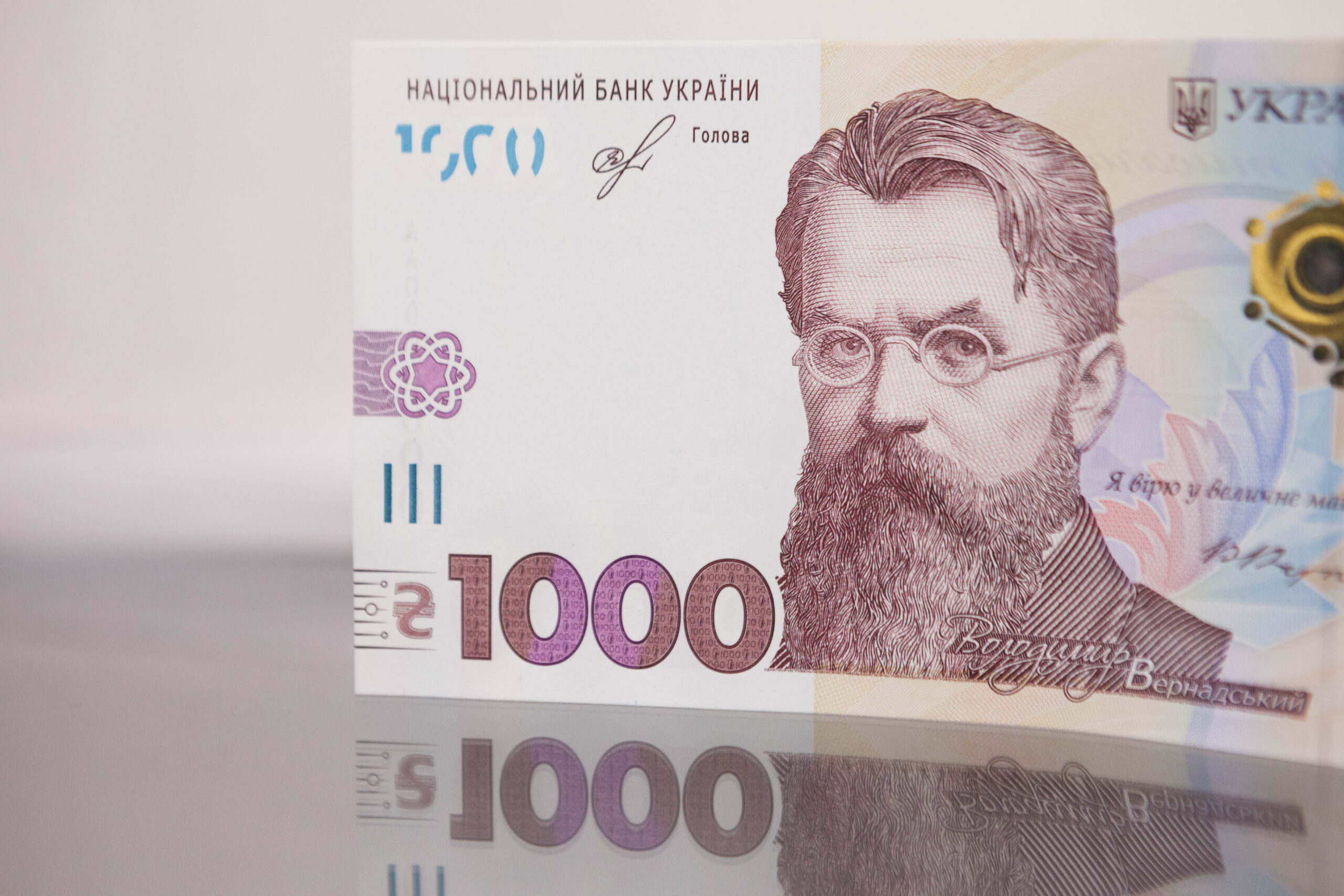 Кожен українець у грудні зможе отримати тисячу гривень: Зеленський розповів деталі