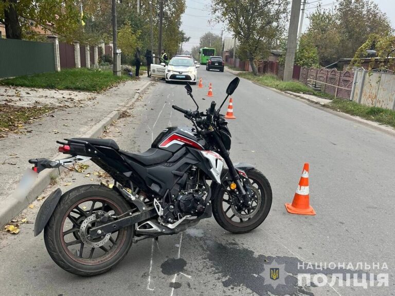 У Вінницьких Хуторах мотоцикліст на смерть збив пішохода