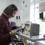 Історія вінницьких майстринь, які шиють адаптивний одяг для поранених військових (фото)