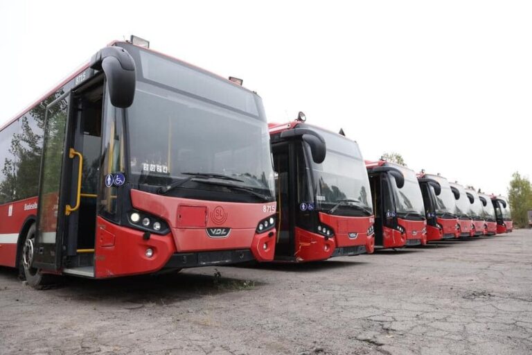 Вінницькі громади отримали автобуси для школярів від міжнародного партнера