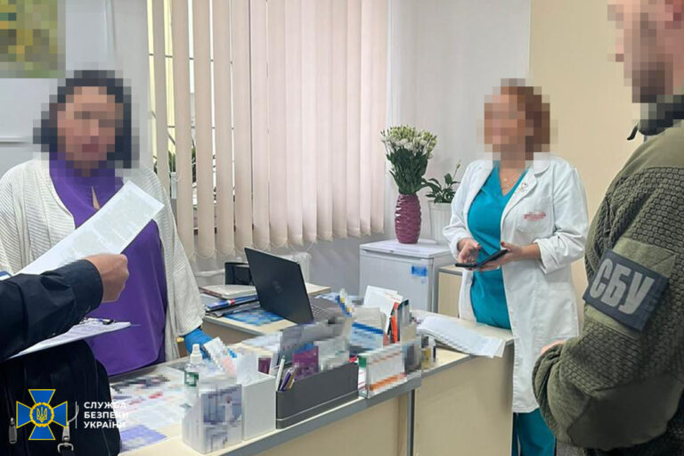 Естафета ліжко в доларах продовжується: викрили 26 медпрацівників з Рівненщини, які «заробляли» на ухилянтах