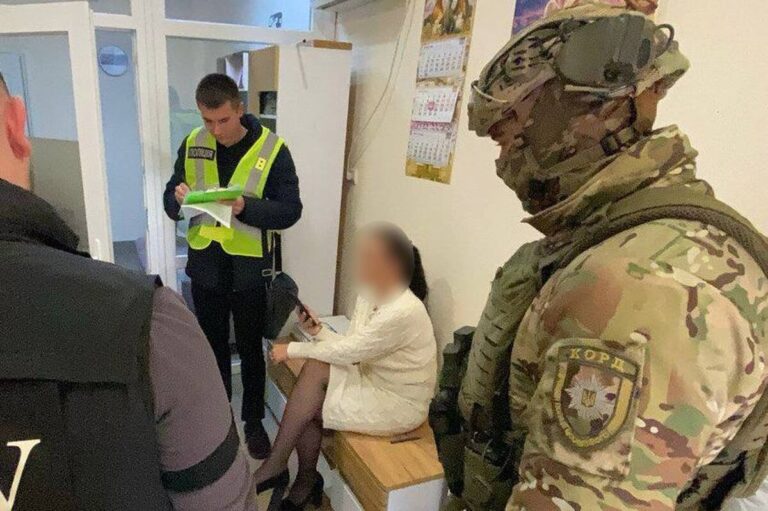 Адвокатка з Вінниччини потрапила у скандал: за гроші звільняла військових від служби!