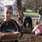 (91) Каштановий донат у Вінниці як маленькі волонтери збирають кошти для військових - YouTube - Google Chrome