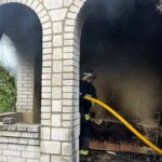 Горіло два будинки та господарча будівля: вінницькі рятувальники ліквідували три пожежі