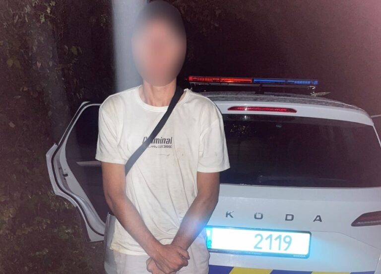 Незаконно заволодів автівкою жителя Немирова – поліцейські знайшли фігуранта сплячим у викраденому легковику Головне управління Національної поліції у Вінницькій області - Google Chrome
