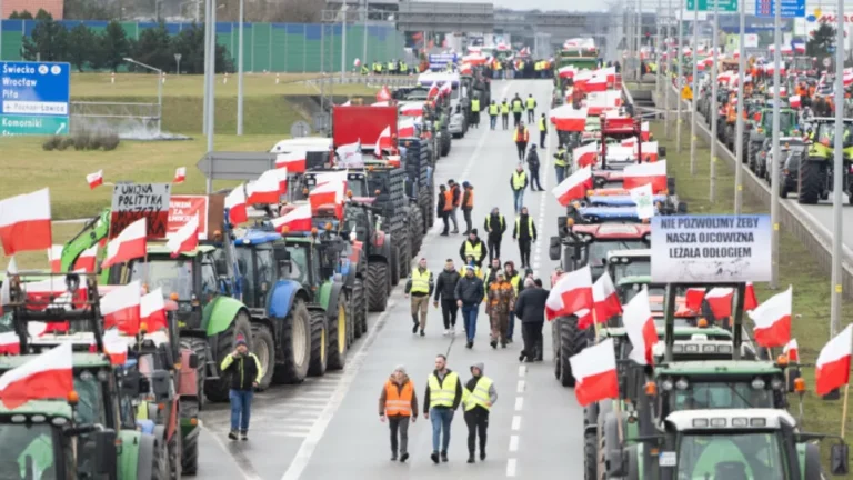 polski-fermery-protest-kordon_965x0